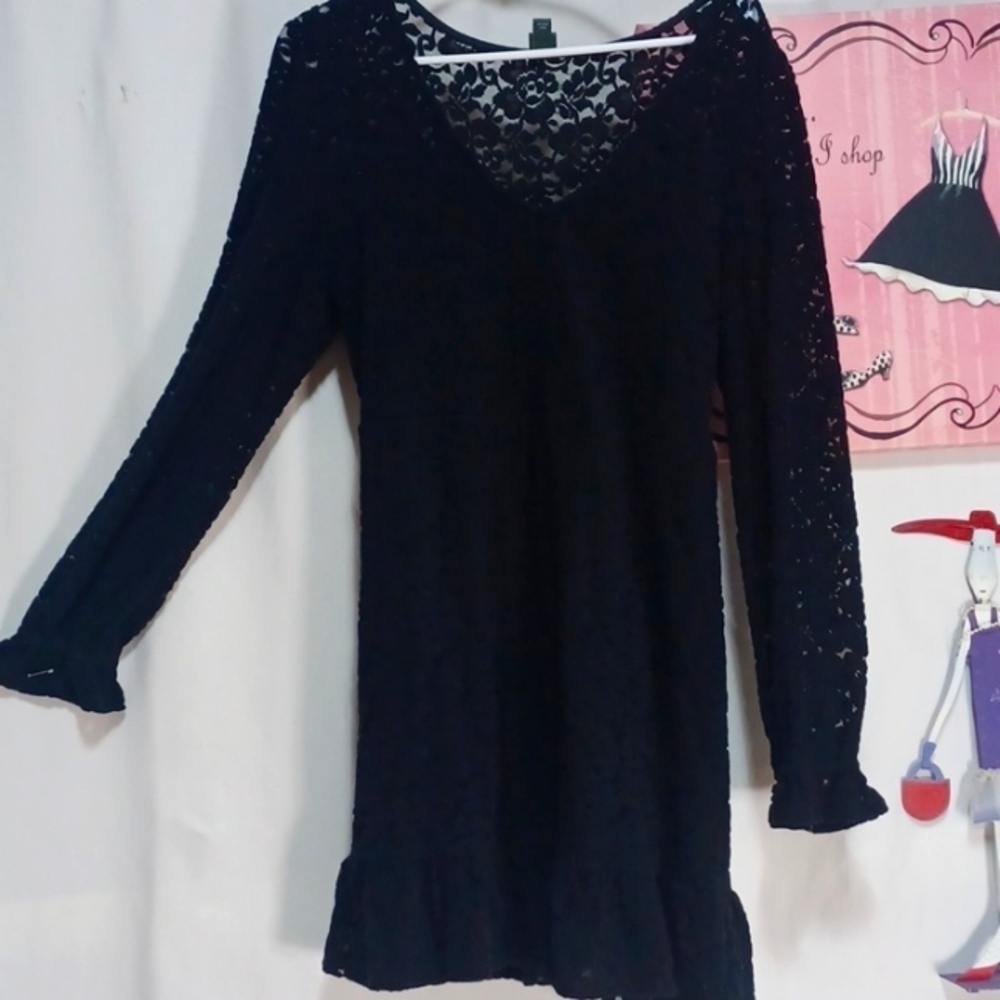 WILD FABLE LACE DRESS SIZE L IN A BEAUTIFUL BLACK